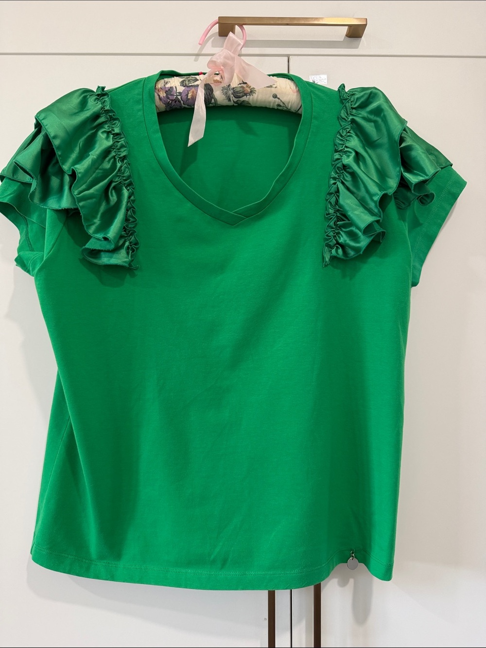 Ruffle Shoulder V-Neck Tee in Green